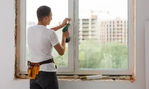 Montaż okna w bloku. Sprawdź, jaka jest wymiana okien w bloku cena i jak przebiega proces instalacji.
