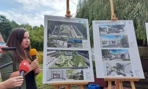Kobieta z mikrofonami prezentuje projekty architektoniczne schroniska dla zwierząt w Zielonej Górze.